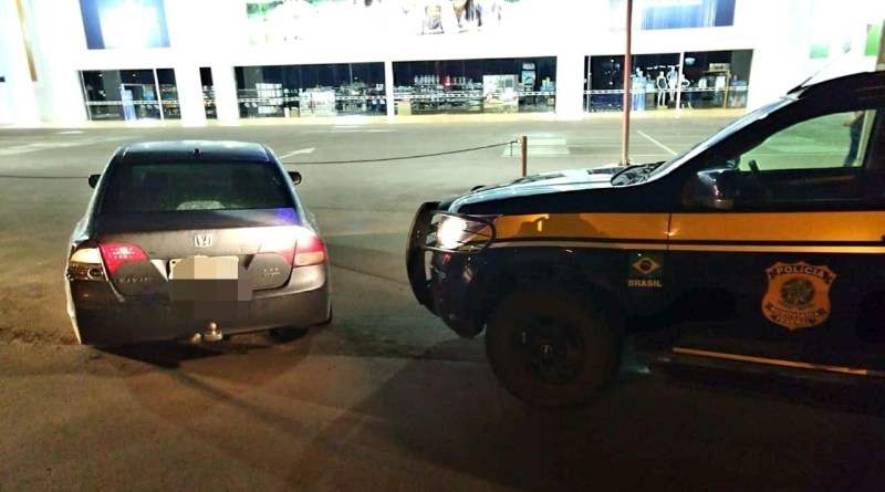 Foragido é preso pela PRF após tentar atropelar um dos policiais
