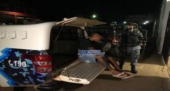 Preso  jovem com moto roubada, documentos falsos e drogas 