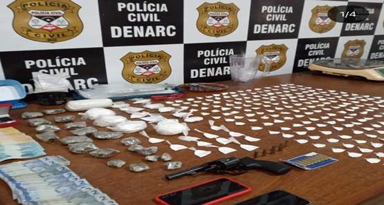 PC prende traficante com 300 trouxinhas de cocaína e fecha laboratório caseiro