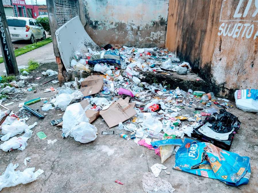 Descarte irregular de lixo pode gerar multa superior a R$ 8 mil
