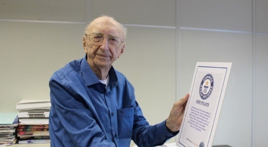 Brasileiro de 100 anos bate recorde mundial por estar há mais tempo na mesma empresa
