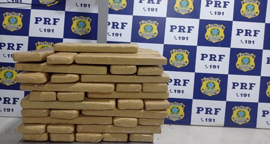 PRF apreende 51,5 kg de maconha durante fiscalização de rotina na BR-364 