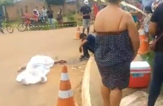 Mulher morre após ser atropelada por carro na capital 