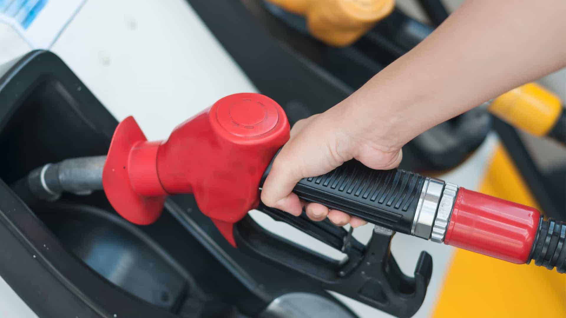Diesel tem novo recorde, com preço médio de R$ 6,943 por litro

