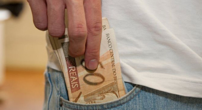 Salário dos brasileiros cresce em todas as regiões no terceiro trimestre, segundo IBGE
