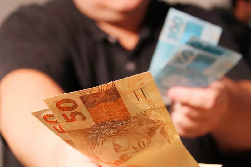 Mercado brasileiro reduz previsão de alta do PIB e vê inflação a 4,81%