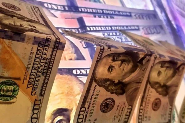 Dólar fecha o dia cotado a R$ 5,10, menor valor em sete meses e deve seguir em queda