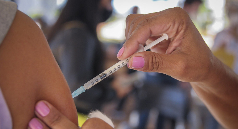 Por que a quarta dose da vacina contra a Covid é necessária? Tire essa e outras dúvidas
