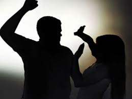 Mulher é agredida brutalmente pelo ex-marido ao flagrá-la com outro