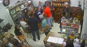 Policiais são presos acusados de ameaçar motorista de aplicativo 