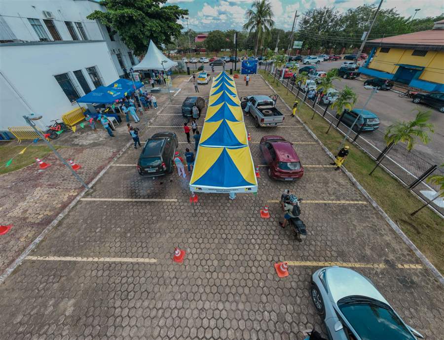 Drive-thru vai atender população com 1ª e 2ª dose da vacina nesta sexta-feira