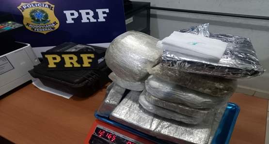 "Mula" acreana é presa com mais de 12 quilos de cocaína  na BR-364 em Porto Velho