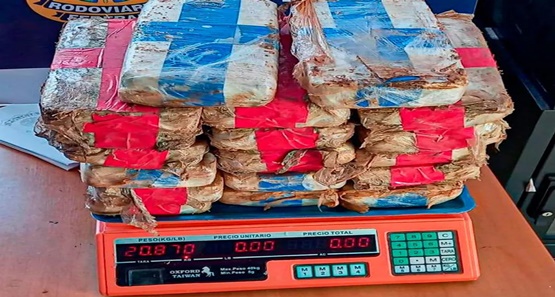Polícia encontra cocaína escondida dentro de tanque de combustível