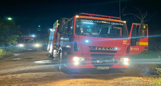 Vila de apartamentos fica destruída após pegar fogo na capital 