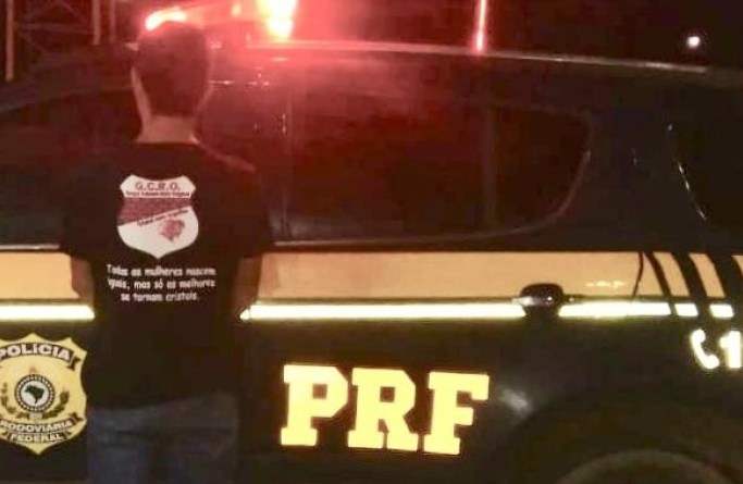 PRF flagra caminhoneiro dirigindo sob influência de droga