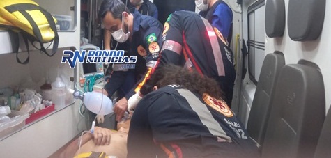 Jovem fica em estado grave após ser atacado a tiros em residência 