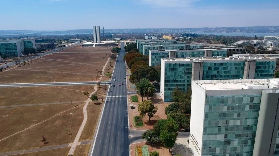 Orçamento de 2023 prevê R$ 12 bilhões para reajuste salarial a servidores públicos
