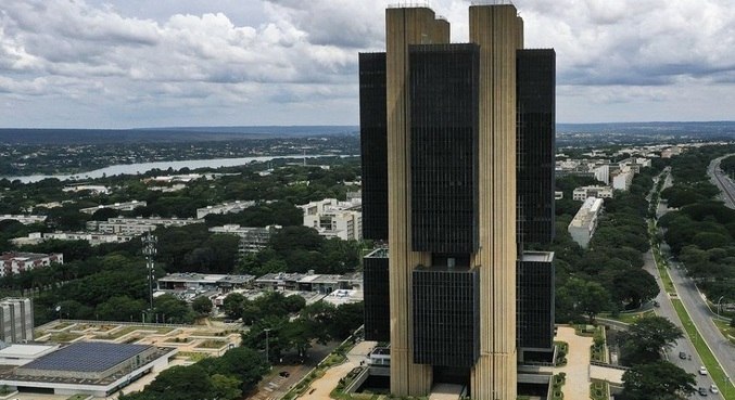 Economia brasileira avança quase 3% em 2022, afirma nova prévia do Banco Central 
