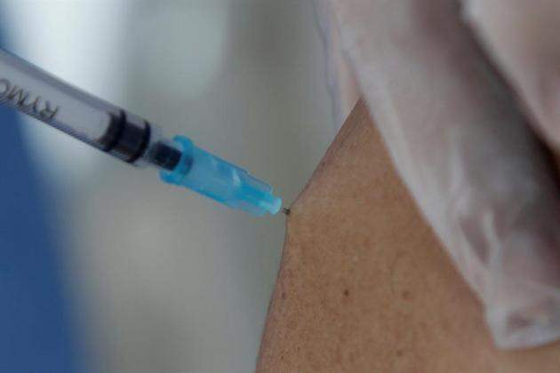 Saiba como tratar as reações adversas das vacinas contra Covid-19