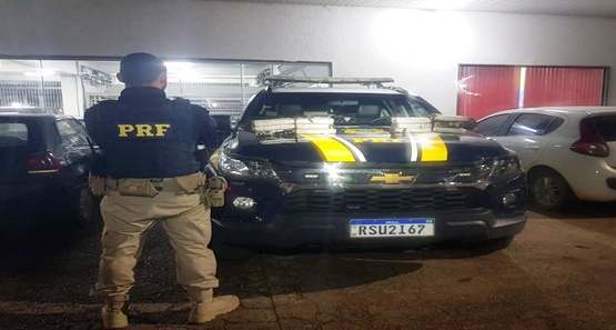 PRF apreende cocaína na BR-364 avaliada em R$ 180 mil  reais em Porto Velho