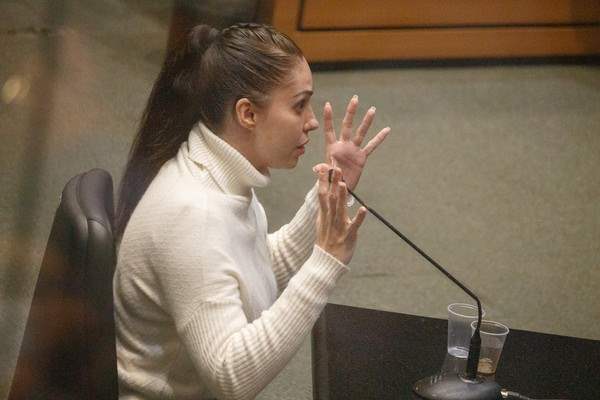 Seap apura denúncia de 'atos libidinosos' entre Monique Medeiros e advogado na cadeia
