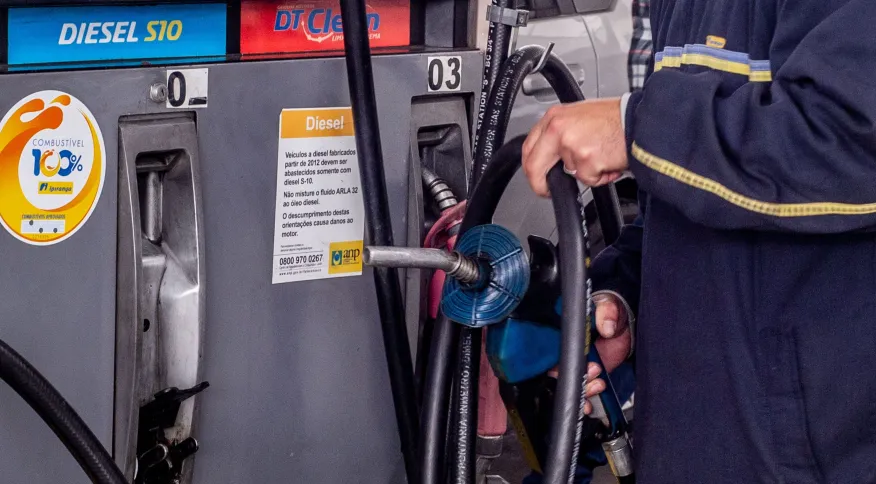 Preço da gasolina cai 8% após 3 últimas reduções da Petrobras, mostra pesquisa
