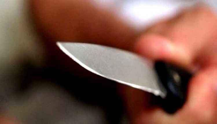 Homem acusa mulher de ter caso com vizinho e tenta matá-la a facadas