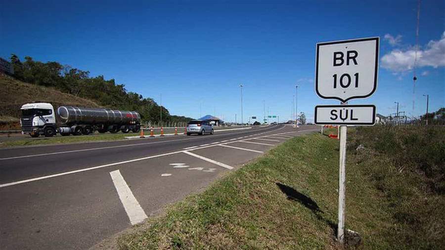 Caminhoneiros falam em manter greve; estradas seguem sem bloqueios
