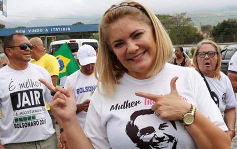 Empresas de ex-mulher, Ana Cristina Valle, de Bolsonaro devem mais de R$ 325 mil à União