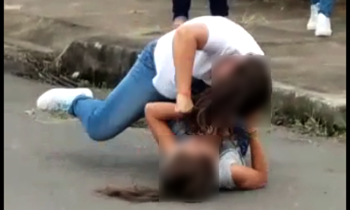 Jovens são presas após se agredirem em vila de apartamentos 