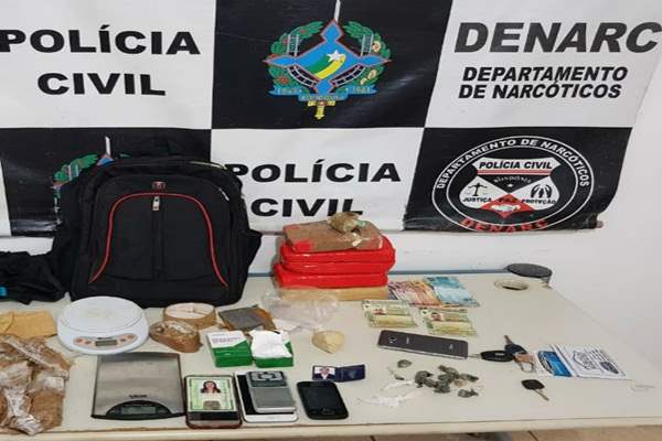 Trio é preso ao ser flagrado transportando cinco quilos de cocaína