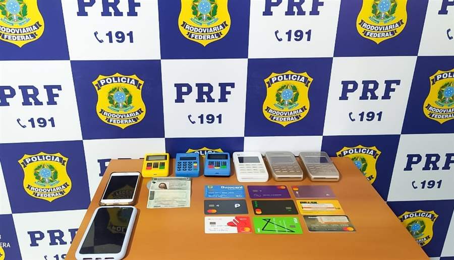  PRF detém mulher por uso de documento falso durante fiscalização em ônibus 