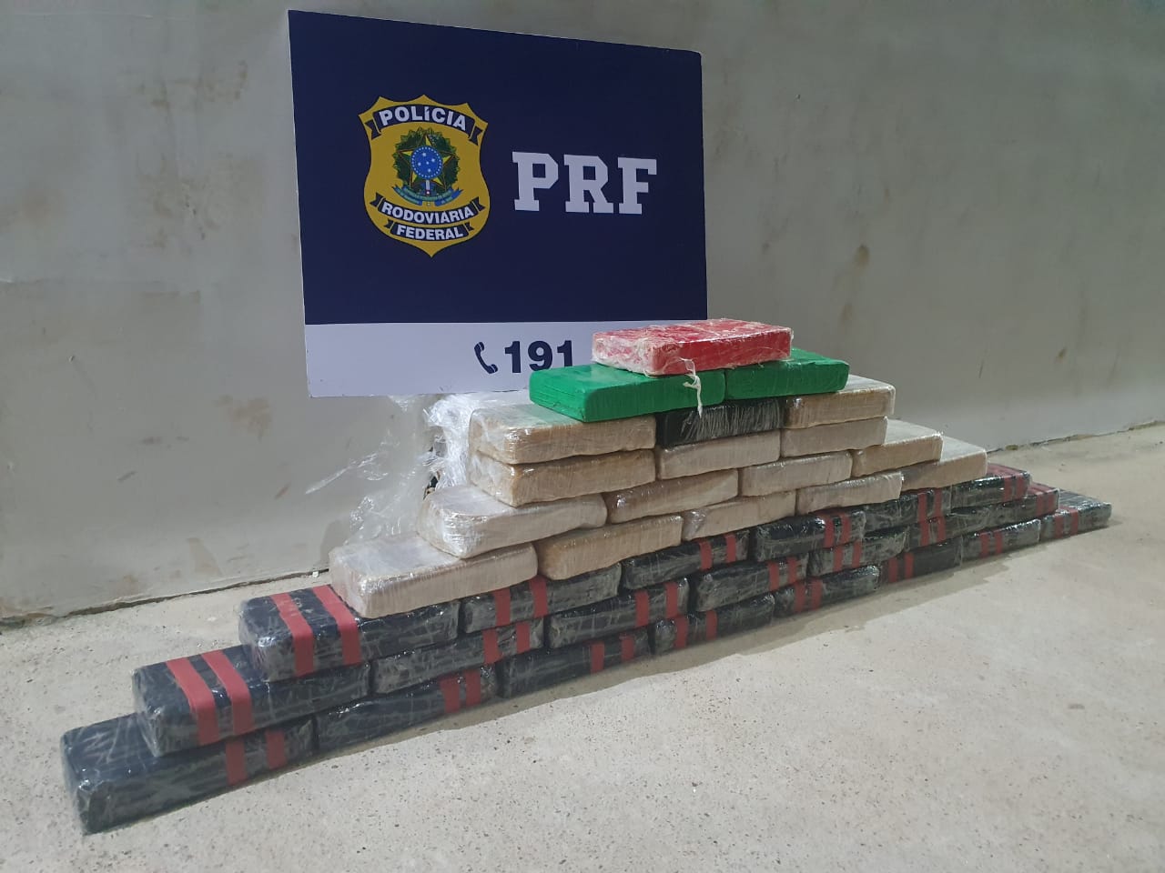 PRF apreende 40,5 kg de Cocaína avaliada em quase R$ 7 milhões