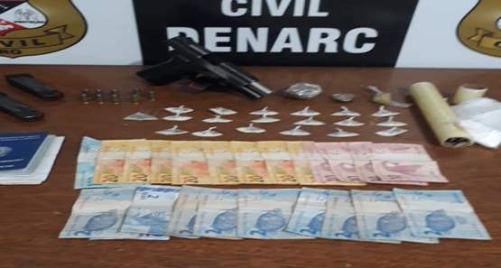 Policiais do Denarc prendem jovem com arma e drogas na zona leste da capital 