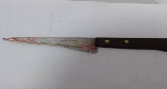 Durante bebedeira em casa mulher se irrita e esfaqueia marido na capital