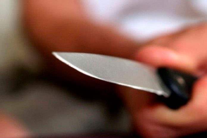 Com medo de ser morta pelo ex-marido mulher se esconde no banheiro