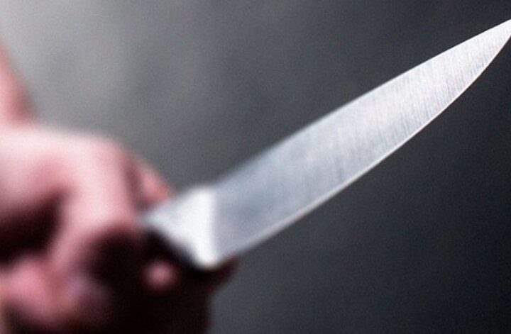 Após ser agredida, jovem de 13 anos mata o próprio pai adotivo a facadas