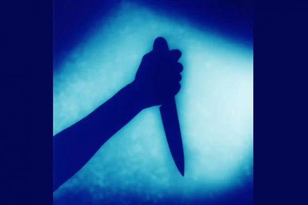 Adolescente é esfaqueada após recusar sexo com homem de 44 anos