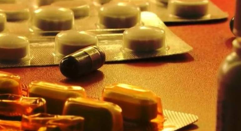 
Queiroga defende lei que permite ao SUS receitar remédios sem o aval da Anvisa