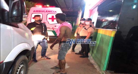 Filho vai defender a mãe durante briga e leva três facadas