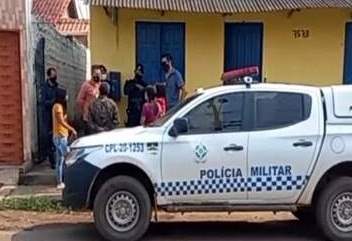 Mulher é encontrada morta em vila de apartamentos na zona leste 