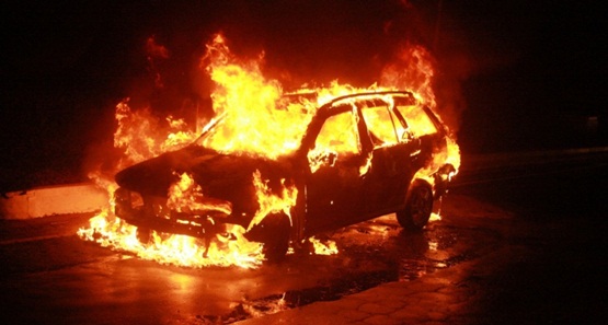 Após ser ameaçada mulher tem carro destruído em incêndio criminoso na capital  