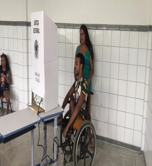 Eleitores com deficiência podem pedir transferência para seções especiais