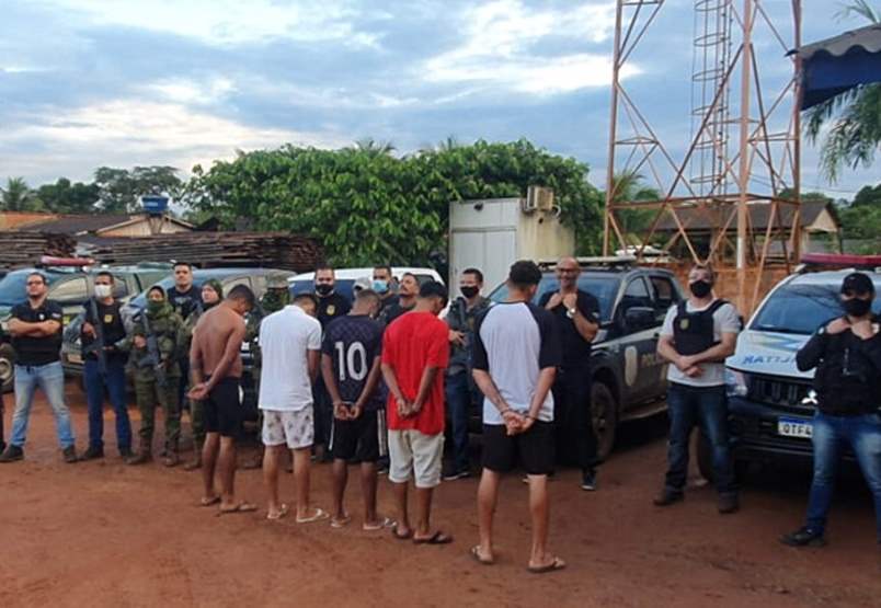 Presa gangue que roubava caminhonetes  e trocava por droga na Bolívia 