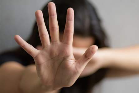 Homem joga tijolo na cabeça de mulher e vai preso no Jardim Santana
