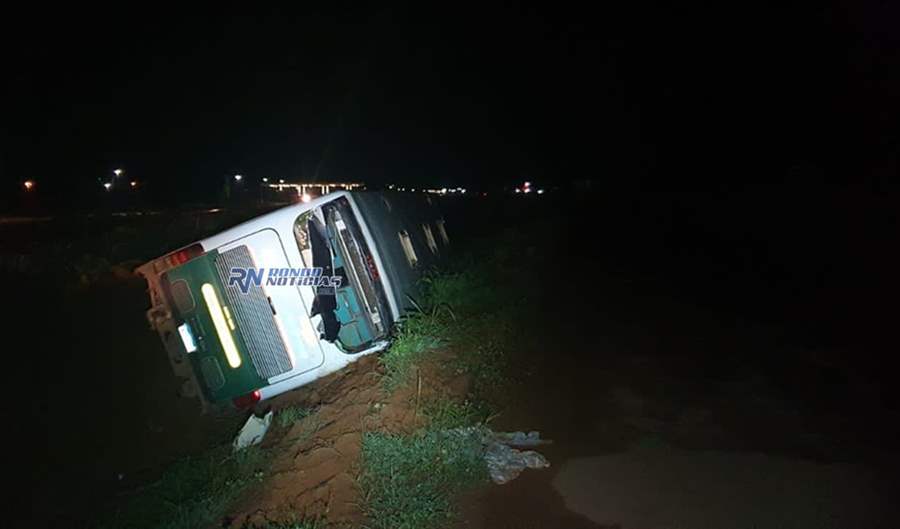 Acidente com ônibus na BR-364, perto de Itapuã, deixa 19 passageiros feridos; veja o vídeo