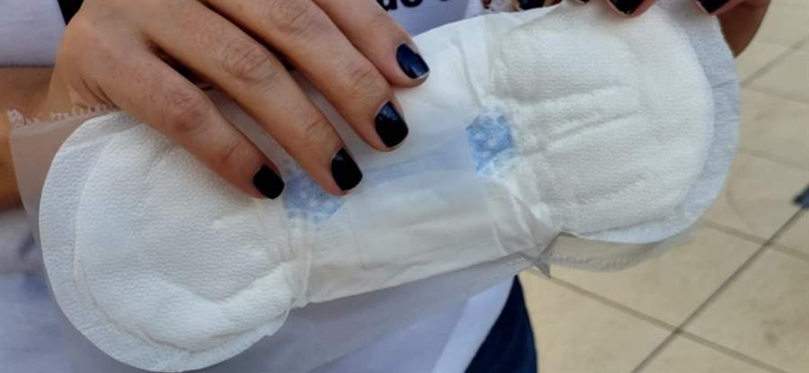 Bolsonaro veta distribuição gratuita de absorvente feminino para estudantes de baixa