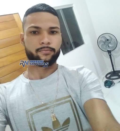 Jovem baleado na frente de loja de conveniência morre no hospital João Paulo II