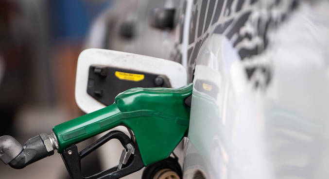 Gasolina volta a subir nos postos e preço da aditivada supera R$ 9
