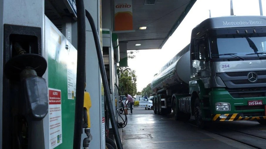 Caminhoneiros veem Guedes como 'culpado por caos' e ameaçam nova greve
